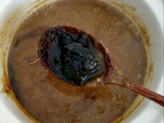 8、温中补血散寒膏,加入红糖。