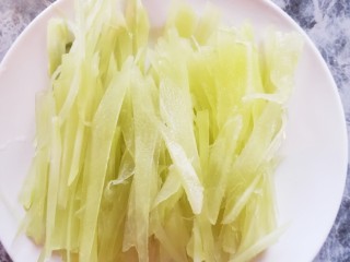 6、粉丝猪肉片,莴笋切丝