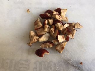3、一人食 南瓜杂粮饭,红枣洗净去核，切成小丁