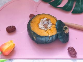 10、一人食 南瓜杂粮饭,上锅蒸25分钟，米饭熟透就可以了