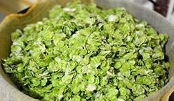 3、醋味榆钱饭,3蒸锅上汽，放入拌好的榆钱中火蒸5分钟，蒜蓉，醋，酱油和香油混合成调味汁，吃的时候拌在一起即可