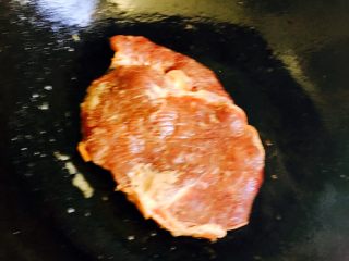 14、黑椒牛排,中火煎制