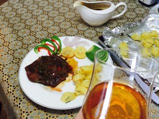 17、黑椒牛排,再配一杯红酒味道更鲜美