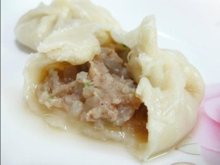 10、美味灌汤包,包好的包子咬开一个，香香的汤汁溢出来，忍不住分分钟消灭它。