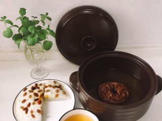 8、【不一样的冰糖雪梨】止咳良方,家里不管老人还是小孩，有咳嗽的或者没咳嗽的都可以试一下哦，秋干气燥，容易上火，降火也不错哦