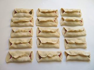 10、羊肉煎饺,可以像这样两头不捏实