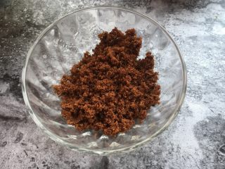 3、爆浆巧克力奇普软曲奇,红糖一定要弄松散避免有结块。