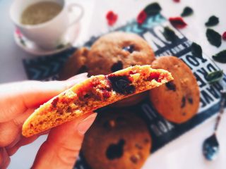 13、爆浆巧克力奇普软曲奇,冷却后食用可以再放微波炉里加热5秒，还是可以爆浆的呢……