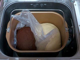 7、松软绵绵滴【可可双色面包】,发酵至两倍大