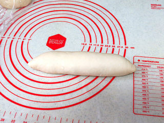 12、松软绵绵滴【可可双色面包】,接口捏紧