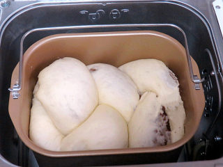 19、松软绵绵滴【可可双色面包】,继续二次发酵到8-9分满