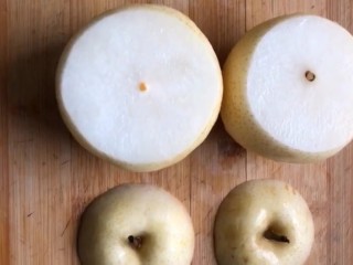 2、冰糖雪梨,顶单切掉一块