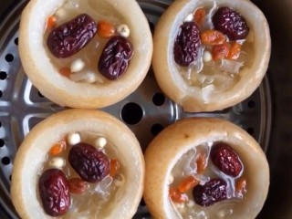 7、冰糖雪梨,出锅，非常润肺止咳养生的冰糖雪梨做好