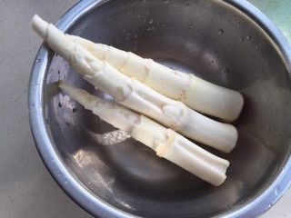 8、清汁鸡汤,剥去外壳