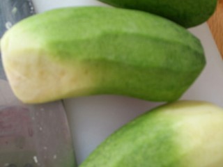 4、萝卜丝豆腐汤+#春意绿#,大萝卜去皮