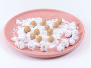 6、珍珠奶茶,根据自己的喜好，将珍珠搓成小圆球