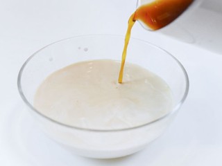 11、珍珠奶茶,然后冲入50g红茶水