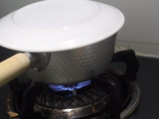 9、秋季滋补单品，秋梨膏,盖上盖子，小火焖煮