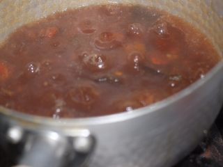 10、秋季滋补单品，秋梨膏,因为加了冰糖，隔五分钟就要搅拌一下，以免糊锅