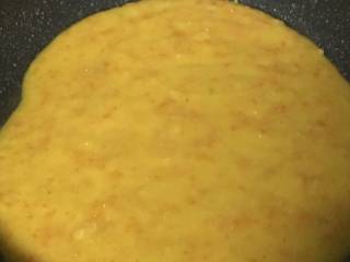 4、止咳金金桔酱,.倒入锅中.