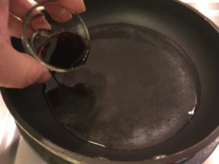 10、花样豆皮饭团,将豆皮调料全放入锅里