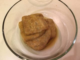 12、花样豆皮饭团,连酱汁一起放凉备用