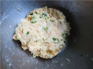 10、超快速面包--切达芝士香葱司康,手按压合成面团