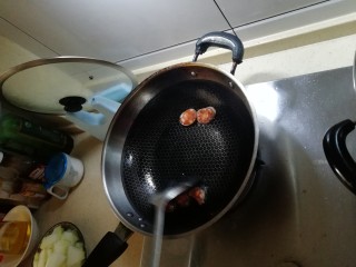 8、红烧冬瓜,放香肠，翻炒