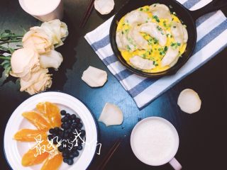 11、坚持做早餐的200天,蛋抱煎饺~牛奶