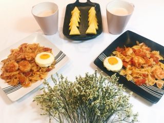 28、坚持做早餐的200天,茄汁鲜虾蝴蝶面~奶茶~凤梨