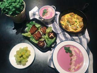 41、坚持做早餐的200天,香煎牛仔骨~烤香菇~火龙果思慕雪