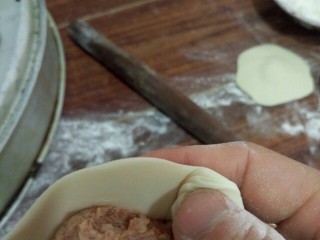 5、家庭版鲜肉包,一折一折的往前走，和上楼梯一样