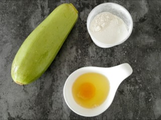 2、西葫芦早餐饼,准备材料
