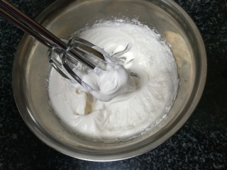 4、入口即化,喷香无比,非常好吃的桃酥,如图所示,,可以立起小尖角就好了