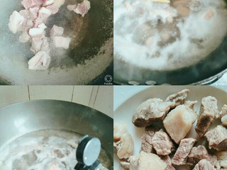 5、牛肉炖土豆,锅里倒水炒一下,加入料酒和姜片,焯两分钟捞出过凉水备用