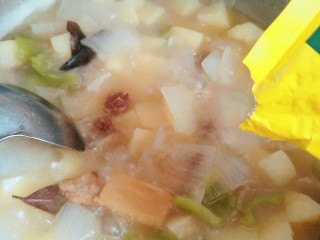 12、牛肉炖土豆,一点点鸡精,不放也可以