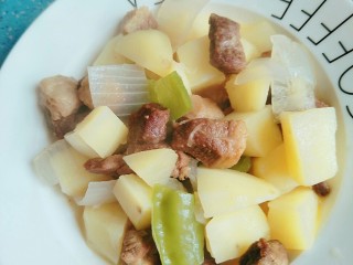 13、牛肉炖土豆,然后就可以出锅了