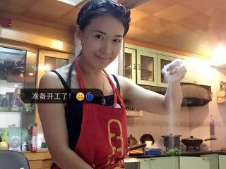 1、第一次蒸包子,第一步就是和面，本人用的是安琪酵母。