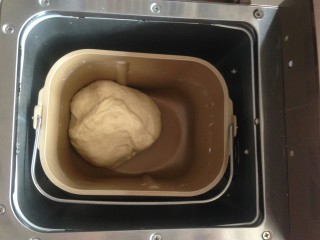 6、莲藕排包,静置后的面团。