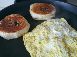 14、海带萝卜羊排汤,花椒盐发面饼配羊汤，解馋又解饱。