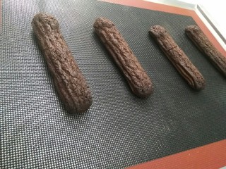 15、#不一样的泡芙#酷黑的黑森林泡芙,放晾架上放凉