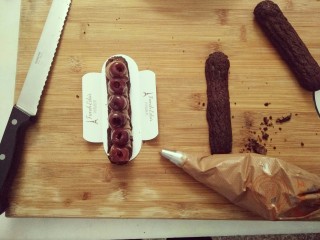 35、#不一样的泡芙#酷黑的黑森林泡芙,摆上酒渍樱桃或者新鲜樱桃