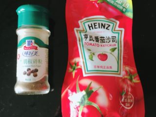 3、肠仔意面,蕃茄酱黑胡椒粉