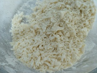 1、西红柿疙瘩汤,少量多次加水，快速搅拌面粉，宝宝吃的絮状是最好的