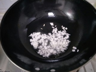 6、西红柿疙瘩汤,热油炸葱花