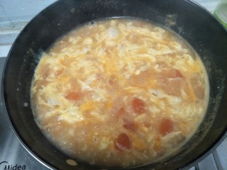 11、西红柿疙瘩汤,烧开后加入打散的鸡蛋，加入虾皮调味，就不用加其他调料了