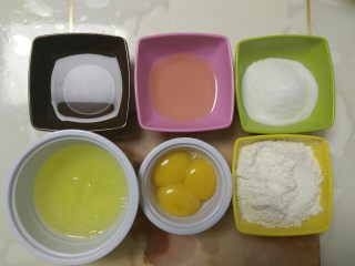 1、戚风杯子蛋糕, 准备好所有食材。