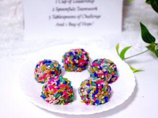 14、萝卜丸子&海鲜煲,把馅料以此类推都做成大小一致的萝卜丸子备用……