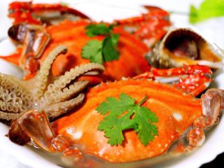 22、萝卜丸子&海鲜煲,把海鲜汤盛入碗中、诱惑到你没有