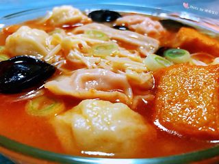 14、#冬日暖心菜#番茄金针菇汤,番茄和金针菇的营养价值都非常丰富经常食用对身体有益处